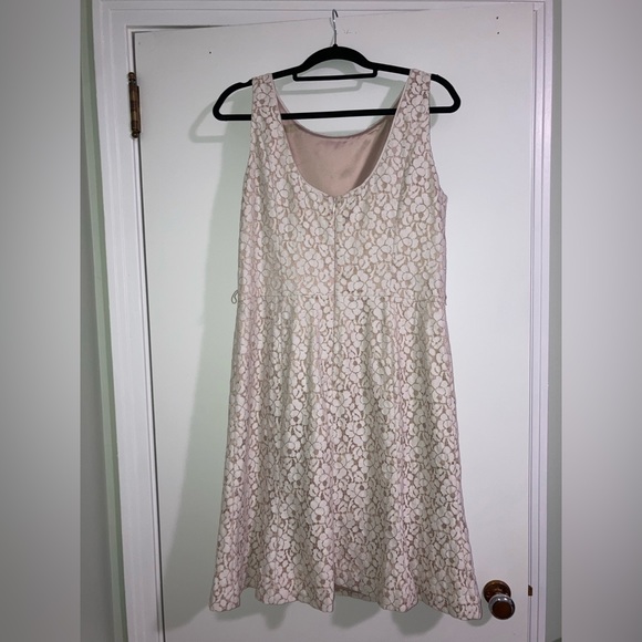 Beautiful white lace dress - Picture 3 of 9